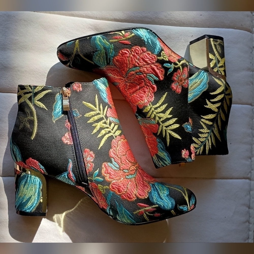 J Renee Floral Embroidered Ankle Boots_10W - Picture 6 of 6